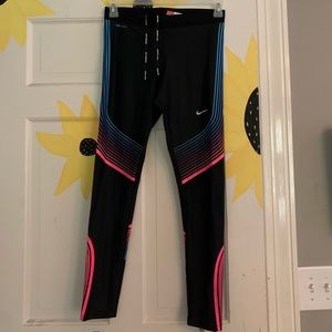 BRAND NEW NIKE RUNNING LEGGINGS!